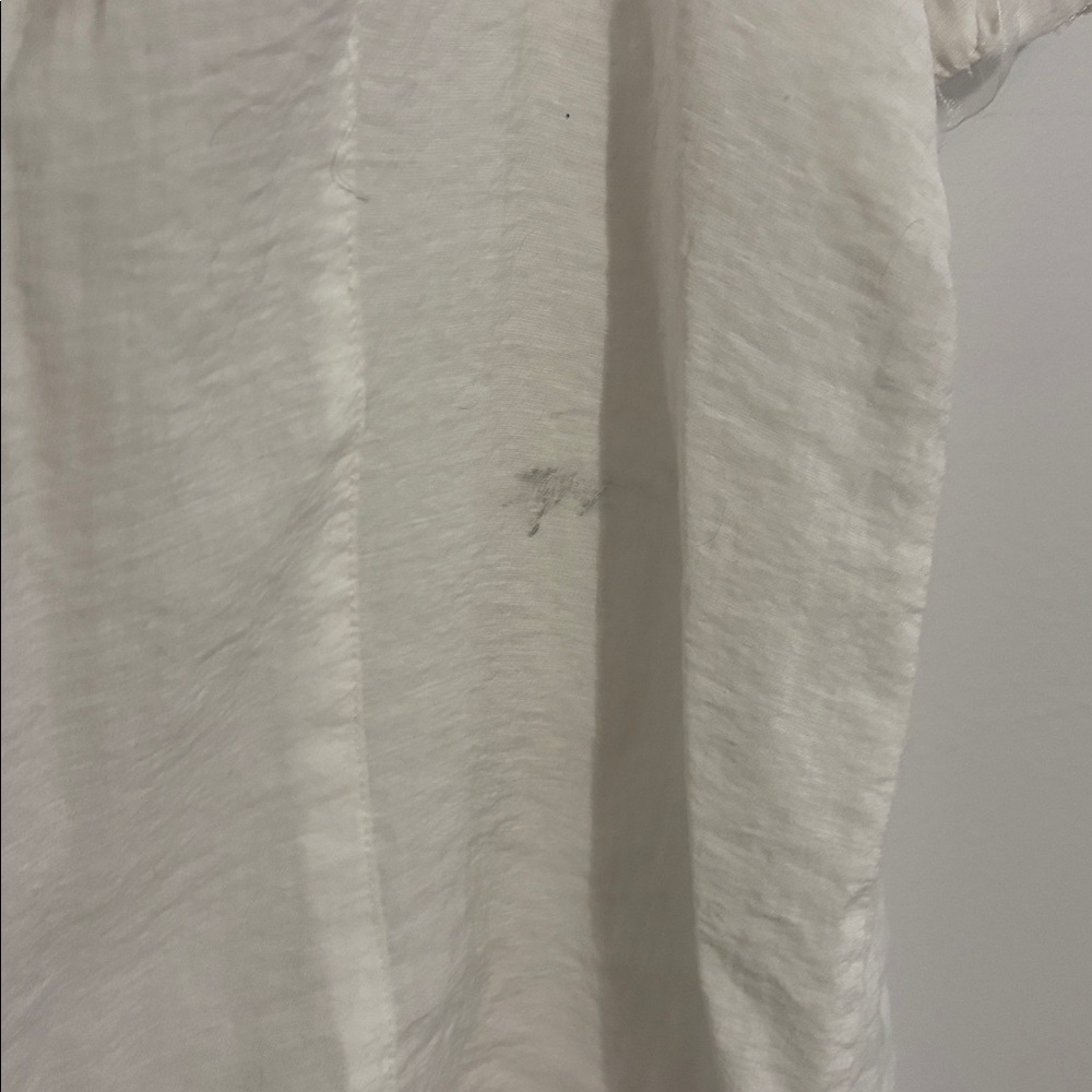 Lightweight White Button-Up Short Sleeve Shirt - Picture 4 of 7